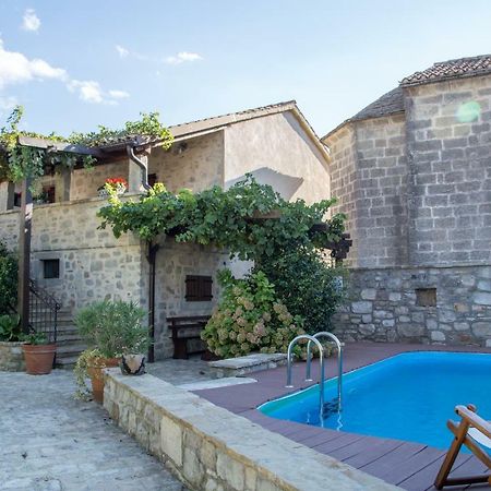 Holiday Homes Poli Svetega Antona Gračišće Eksteriør billede