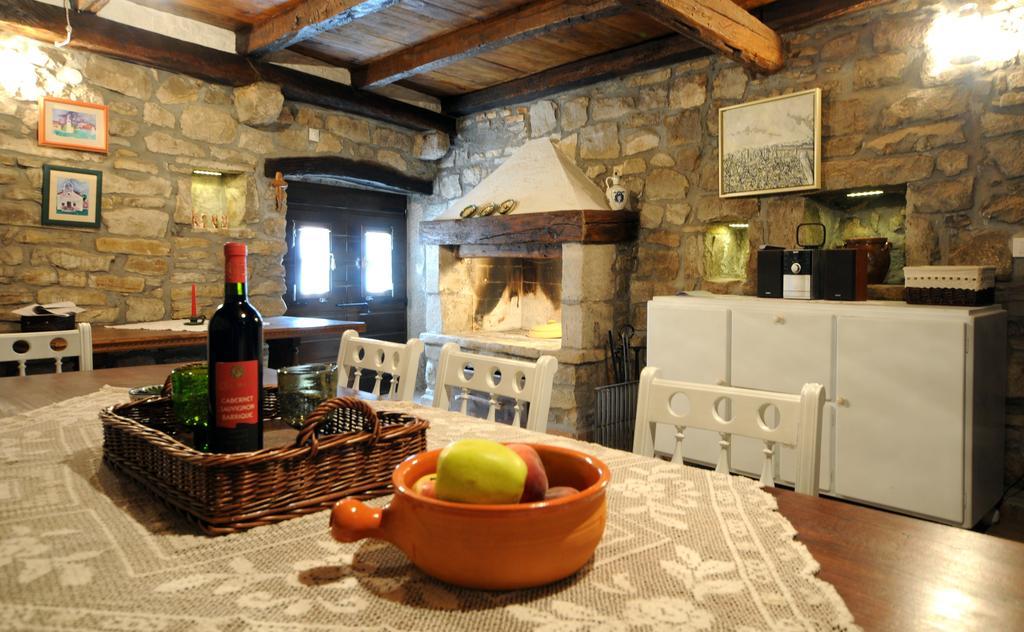 Holiday Homes Poli Svetega Antona Gračišće Værelse billede