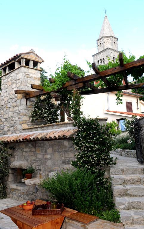 Holiday Homes Poli Svetega Antona Gračišće Eksteriør billede
