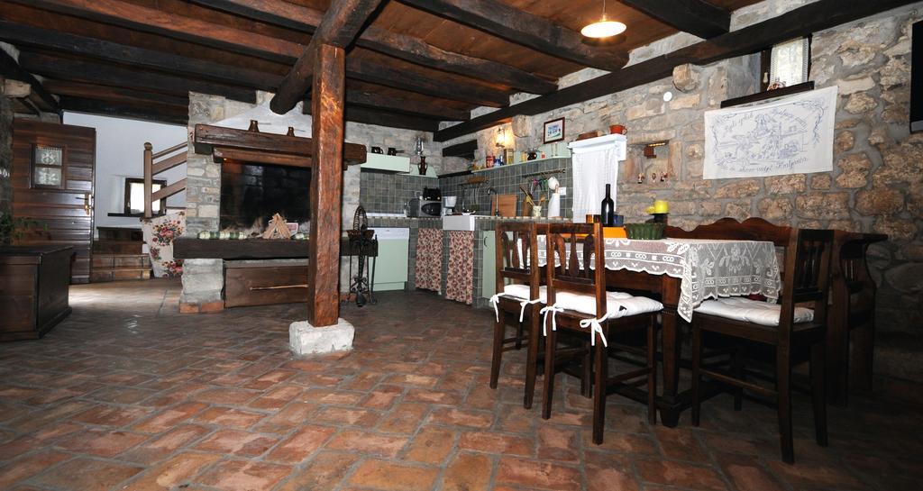 Holiday Homes Poli Svetega Antona Gračišće Eksteriør billede