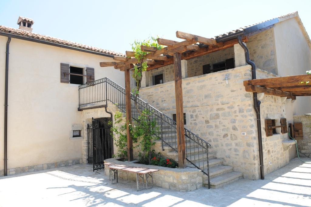 Holiday Homes Poli Svetega Antona Gračišće Værelse billede