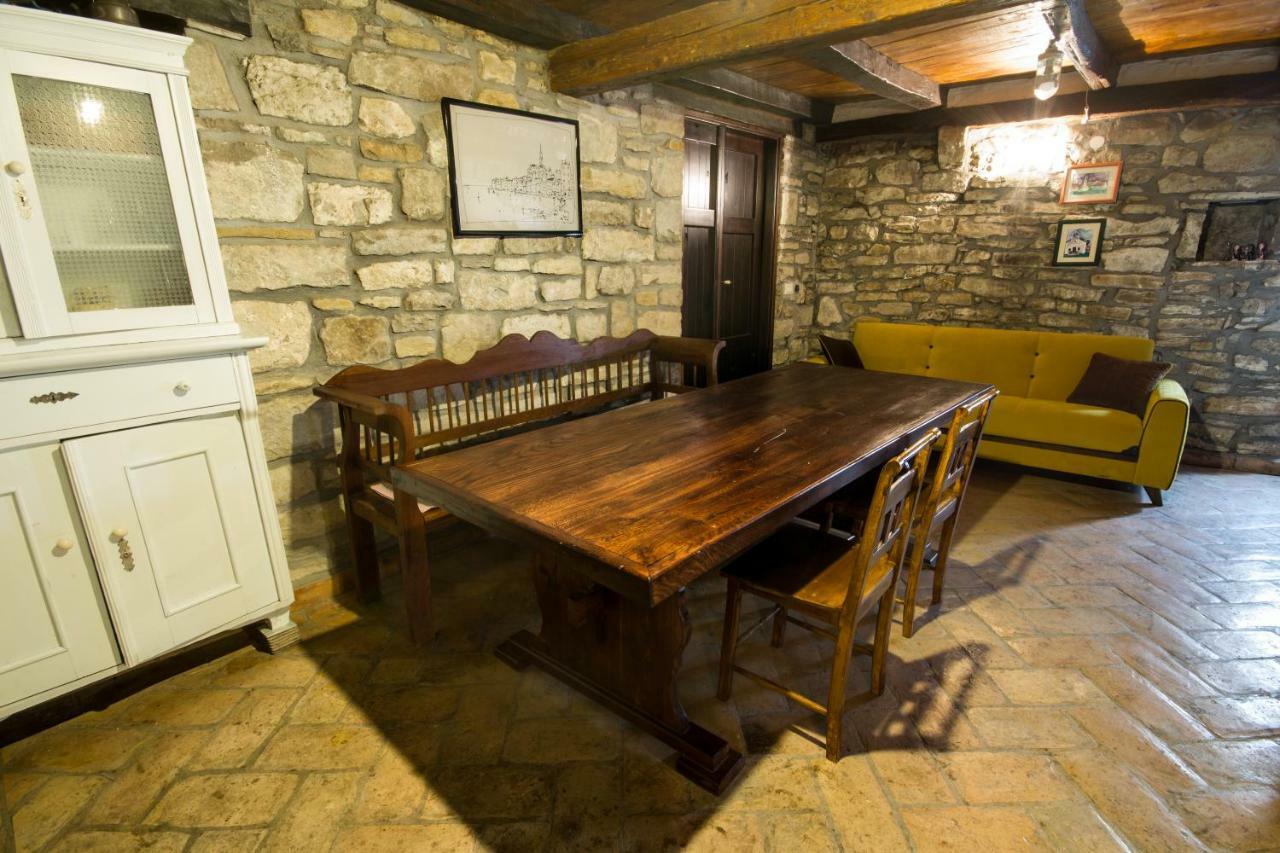 Holiday Homes Poli Svetega Antona Gračišće Eksteriør billede