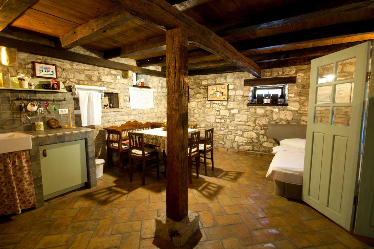 Holiday Homes Poli Svetega Antona Gračišće Eksteriør billede